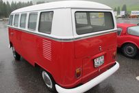 Trimoba AG / Oldtimer und Immobilien,VW T1 ca. 1966; 15 Fenster, 4-Zyl. Boxer-Motor, 1200ccm 30PS). Zubehör: Sambazierleiste
