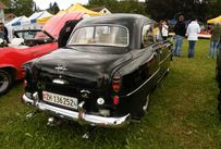 Trimoba AG / Oldtimer und Immobilien,Opel Rekord 1953-54, 1500ccm, 4 Zyl. Man beachte, das Fahrzeug hat 2 Auspuffrohre. Die Lösung: Das rechte Rohr ist für ein damaliges Zubehör, die Benzinheizung gedacht.