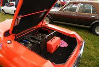 Trimoba AG / Oldtimer und Immobilien,Lotus Europa S2 1968-71; ursprünglich mit Renault R16 Motoren bestückt (1470ccm, 78 PS), dann für US-Markt auf 83 PS und 1565ccm ausgebaut. Der Mittelmotor ergab eine rennwagenmässige Strassenlage.