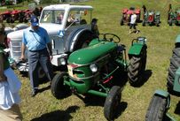 Trimoba AG / Oldtimer und Immobilien,Ein toller grüner Meili-Traktor mit Bewunderer Louis