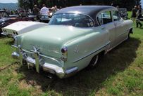 Trimoba AG / Oldtimer und Immobilien,DeSoto 1954; V8 mit erstem Power Glide Getriebe. DeSoto wurde wie Dodge von Chrysler gekauft. Mit den zwei Marken wollte man GM, Studebaker und Willys-Knight einheizen. DeSoto wurde preislich über Dodge angesetzt. Leider nicht lange erfolgreich.