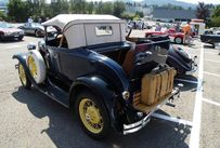 Trimoba AG / Oldtimer und Immobilien,Ford A 40 1930; 4 Zyl-Reihen, 3.3l, 40PS. Man(n) beachte den sogenannten Schwiegermuttersitz