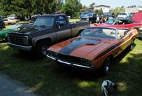 Trimoba AG / Oldtimer und Immobilien,li-re: Chevrolet Pick up / Dodge Challenger R/T, Bauj: 1968-70 ; 7.2L; 375PS