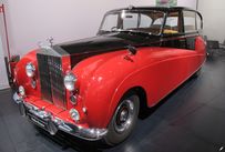Trimoba AG / Oldtimer und Immobilien,Rolls-Royce Silver Wraith 1956; R-6, 4887ccm, 160 PS, 2525kg, 150 km/h. Der Wraith ist das letzte Model (ausser Phnatom Limousinen), die nur mit Antriebsaggregat und Fahrgestell ausgeliefert wurden. Karrosserie: Freestone und Webb