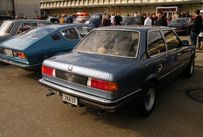 Trimoba AG / Oldtimer und Immobilien,li-re: Audi 100 Coupe 1.9L Jg.70-76 /  BMW 323i Jg 1981
